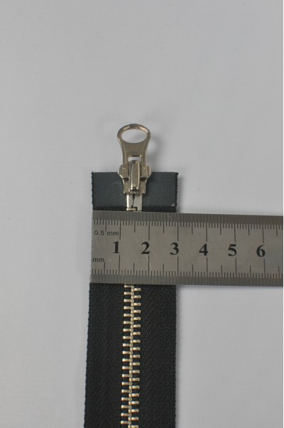 ZIP046  5號拉鏈  開尾拉鏈  金屬銀色拉鏈 雙頭拉鏈  不設單獨拉鍊訂購 側面照